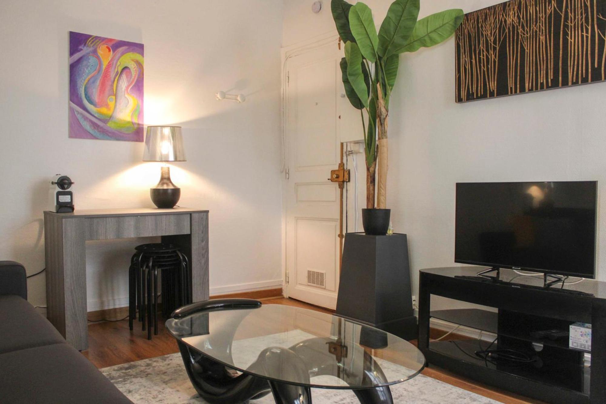 Charming In The Heart Of The 11th Apartment *