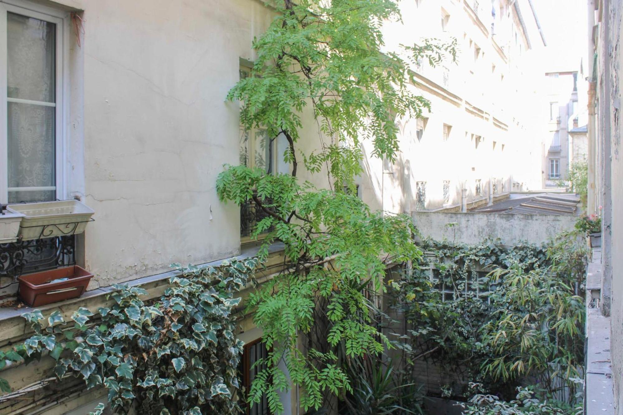 Apartment Charming In The Heart Of The 11th Paris